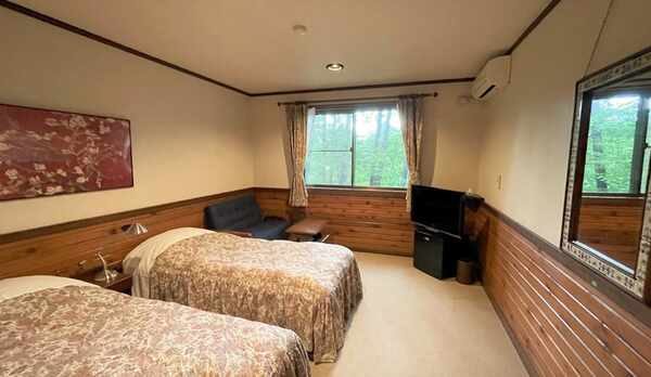 *スタンダードルーム/客室は全室禁煙・エアコン・床暖房完備。防音壁と遮光カーテンで快適な眠りを。