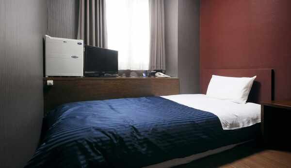 【シングル（角部屋・禁煙）】他と比べ若干手狭ではございますが、その分リーズナブルにご宿泊いただけます