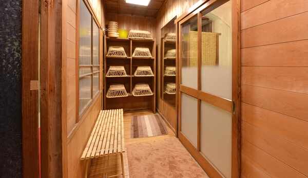 *脱衣処/清潔を心掛けた脱衣スペース。