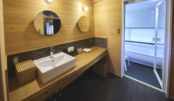 一棟貸し宿「多喜屋」　パウダールームとお風呂