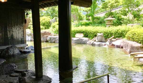 あつい湯をぬるい湯に分かれた〜満天の湯〜