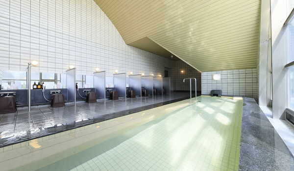 温泉浴場_湖畔の湯からの運んで来た、肌に優しい弱アルカリ単純泉