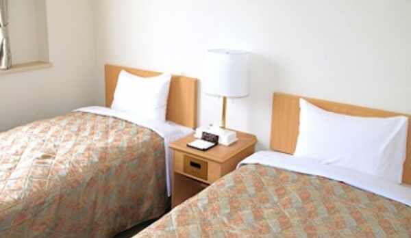 ツインルーム　　※広さ15.68㎡　ベットサイズ105cm&times;198cm