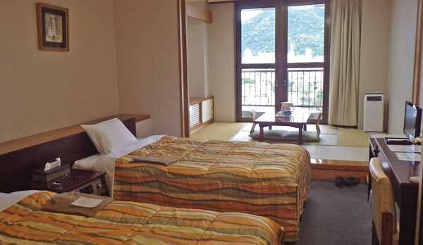 ・＜ツインルーム和室付き＞ゆったり過ごせると評判です。