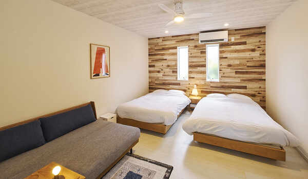 木の温もりと心地よさを感じるベッドルーム