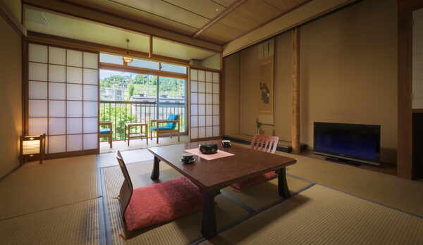 【和室】大自然を満喫できる、木の香りがする落ち着いた和室です。