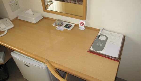 お部屋の机
