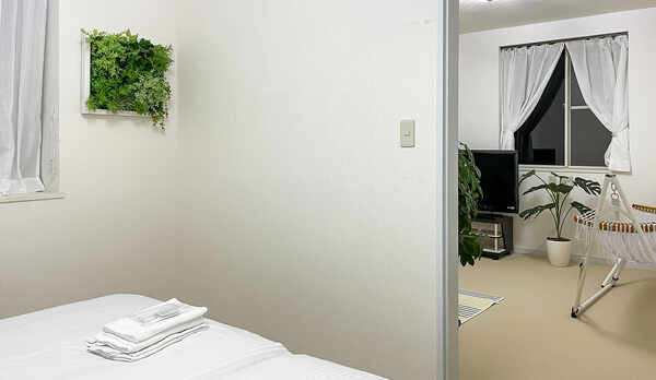 ・ベッドルーム　リビングルームに隣接しており過ごしやすさを感じていただけると思います