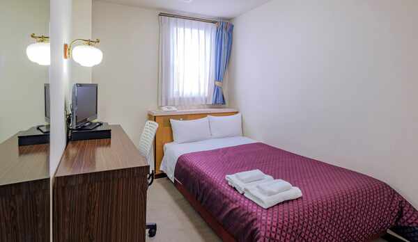 セミダブル客室　広さ13.5㎡　120㎝&times;200㎝ベッド1台