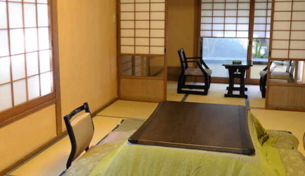 【こたつ】寒い時期には全てのお部屋に&ldquo;こたつ&rdquo;をご用意しております／一般和室例