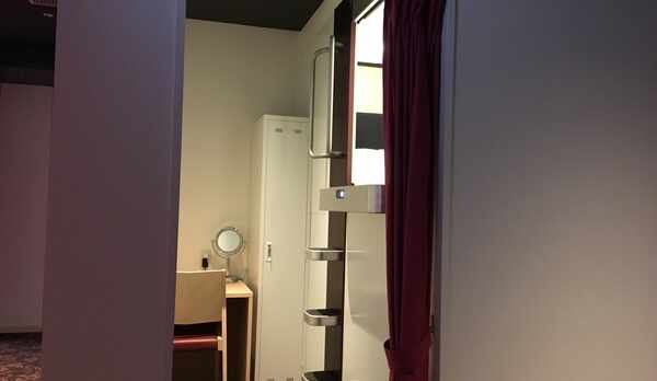 女性キャビンタイプ・カプセル