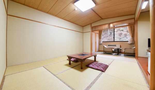 *【客室一例】清潔感溢れる和室。足を伸ばしてゆったりとお寛ぎください。