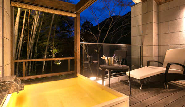 ＜離れ＞温泉露天付ヴィラスイート 和洋室（川沿い）