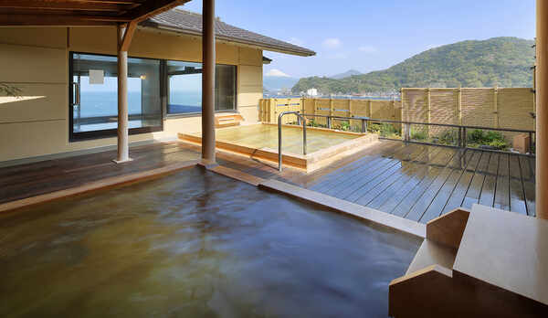 展望大浴場・檜露天風呂「富士の湯」露天風呂