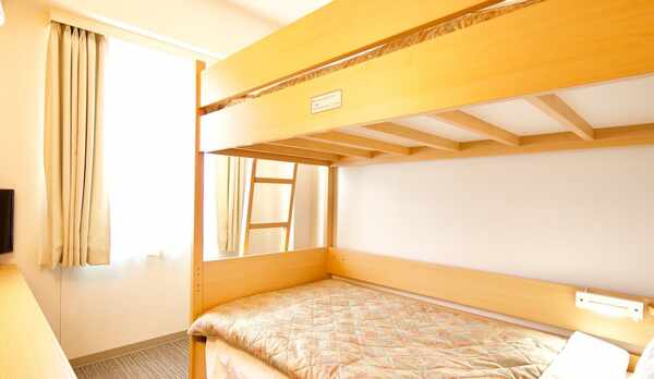 【2段ベッドルーム】ベッドサイズ：103㎝&times;195㎝