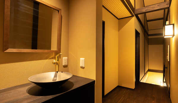 伝統と現代が絡みあうモダンなお部屋