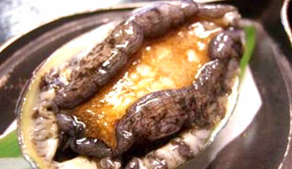 ・【夕食(一例)】あわび岩塩焼き