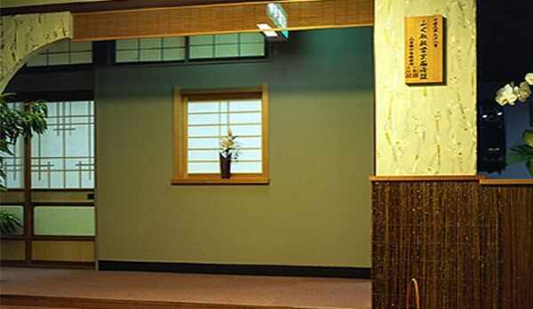 お客様をお出迎えする正面玄関