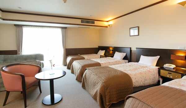 *ファミリールーム/シングルベッド4台のご家族・グループ向けのお部屋。