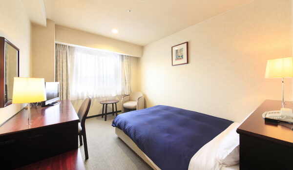 スーペリアシングル19平米（140センチ幅ダブルベッド）