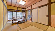 *【客室一例／本館】あたたかい光が差し込む和室のお部屋。