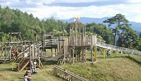キッズが楽しめる高原の公園はすぐ目の前♪