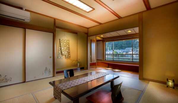 【展望風呂付客室】客室の展望風呂でゆったりと天然温泉を満喫♪