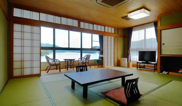 【305号室】　京間12畳/海側客室/バス・トイレ付