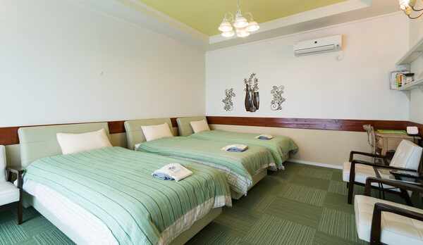 *【部屋/ナポリ】3つベッドを置いても広々としたお部屋。