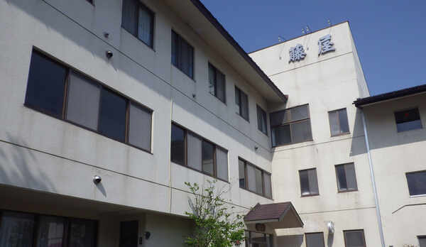 *【外観】上信越高原国立公園の野尻湖畔に佇みます。