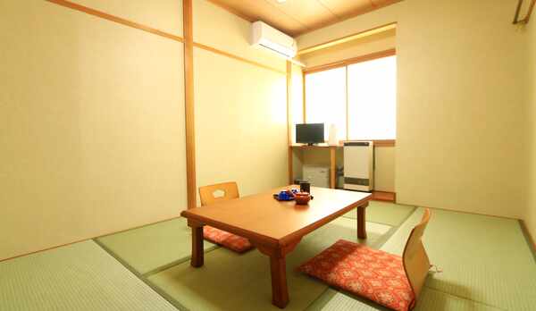 和室6畳　ゆっくりと寛げるシンプルな和室