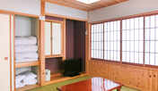 ・新館和室8〜10畳　お布団はセルフでご利用ください