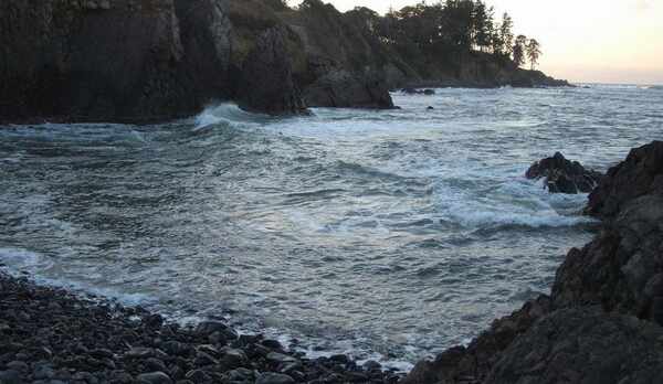 日本海（岩場海岸）