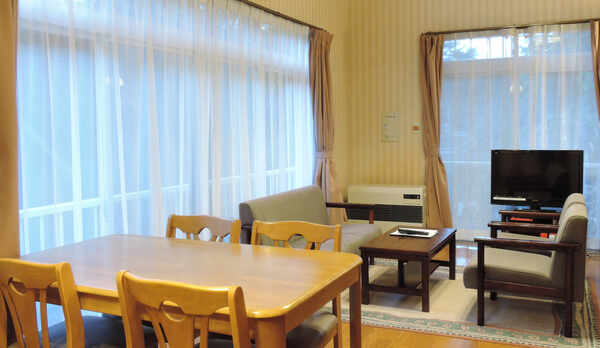 *客室一例／1階のダイニングキッチンとリビングルームは約12畳。