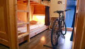 ・【ドミトリー】室内にバイクスタンド設置も可能（サイクリストさん応援）