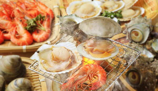 目の前で焼立てアツアツ！だから美味しい『海鮮浜焼き』　※一例