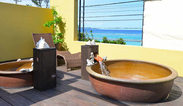 ・＜露天風呂＞目の前の海を眺めながら入るお風呂は格別！