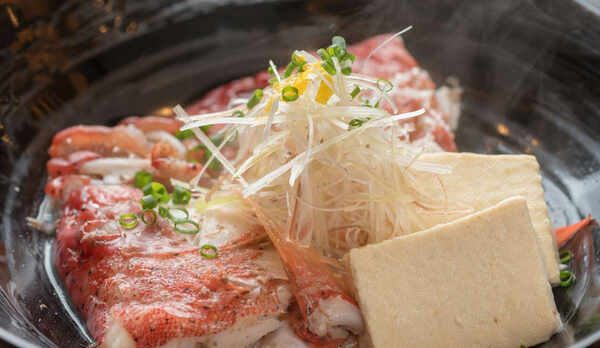 姉妹店「料理屋一刀」有料メニュー例：島魚のマース煮