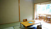 ・シンプルで飾り気のない和室は、ご家族からカップル、お友達同士までどなた様もご利用頂けます