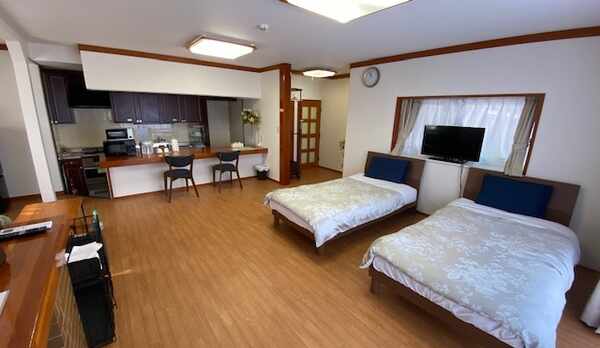 101号室 18畳の広々客室です。