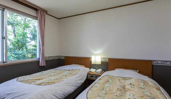 【禁煙】ツインルーム（トイレ付き、バス共用）