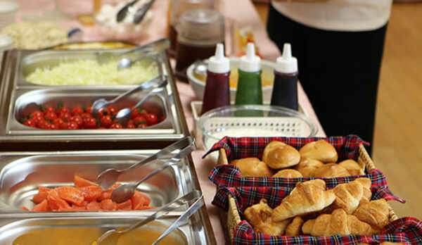 朝食ハーフバイキング