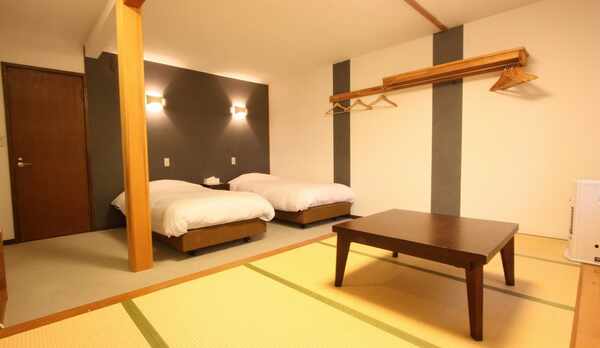 【和洋室】2〜5名様。バス・トイレ付。