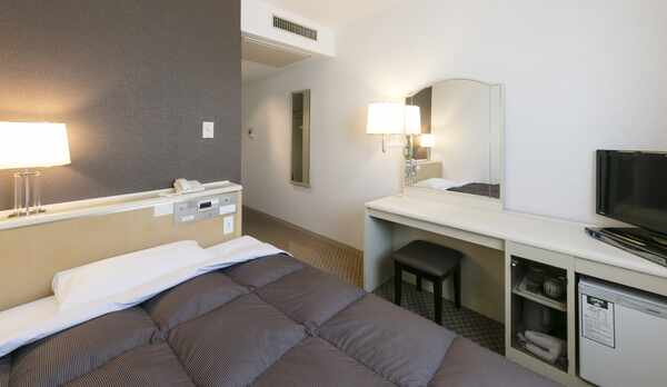 シングルルーム ◇13.5㎡◇　　　【ベッドはダブル：幅140cm】