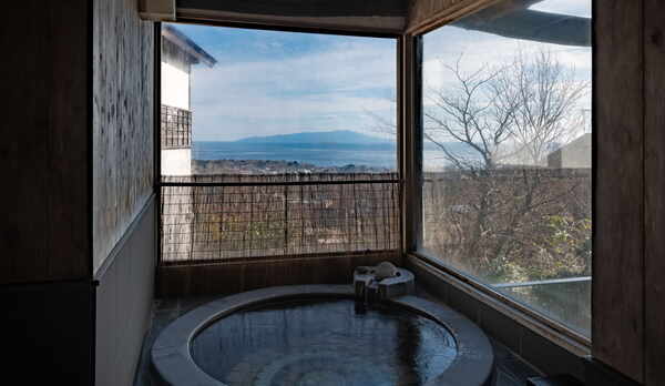 【別荘／悠‐yu‐】お天気の良い日は、美しい景色を眺めながら湯あみをお楽しみいただけます