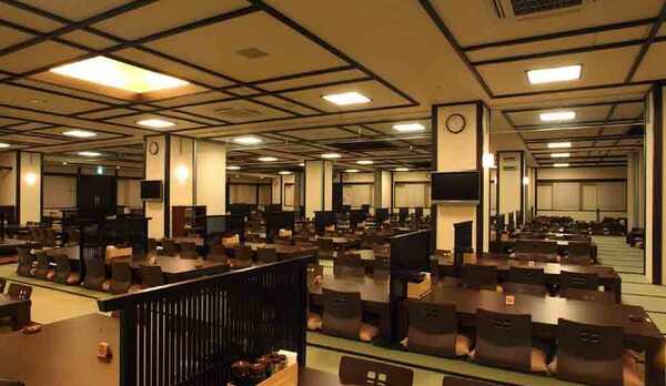 お食事・休憩【憩い処】24時間営業が魅力！夕食のほか、お酒や夜食にもお気軽にご利用頂けます。