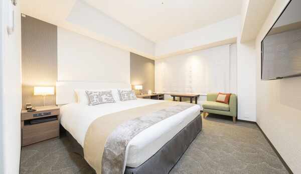 【ダブルルーム】18平米・ベッド幅164cm／洗濯乾燥機、電子レンジ完備