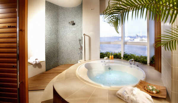 スパ「ベイ ウィンドー」