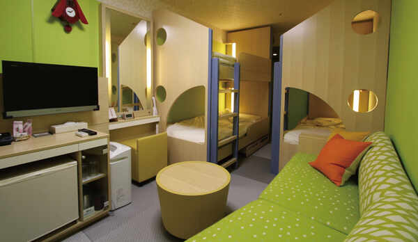 【フォレストキャビン】春の芽吹きを感じる『萌黄色』