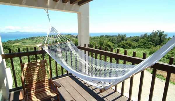 ハンモックでゆらゆらお昼寝を